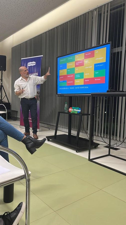 Charla sobre aplicaciones de IA y datos en tiempo real
